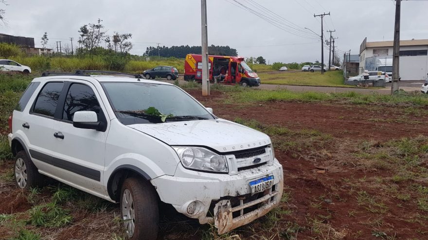 Carro vai parar em barranco e quase capota às margens da BR-369