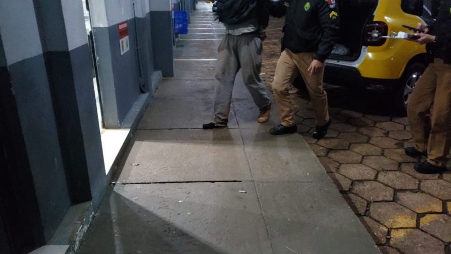 Motorista que se envolveu em acidente é detido pela PM