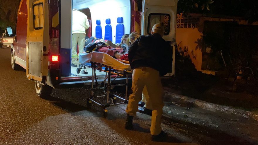 Adolescentes que estavam em bicicleta ficam feridos em acidente no Cascavel Velho
