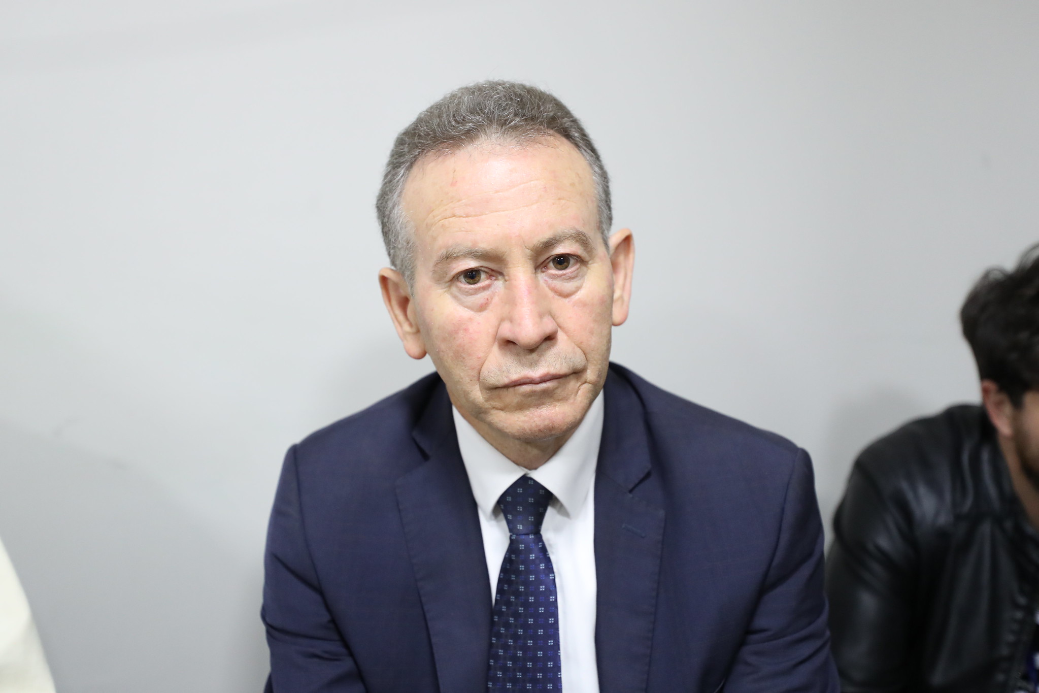 Com aumento constante de gastos, Prof. Lemos já pode entregar a playlist e "pedir música"