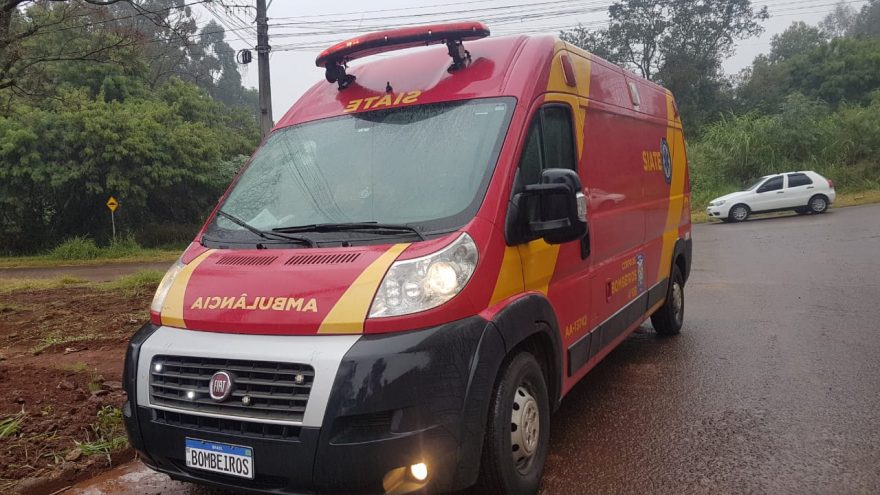 Mulher grávida de seis meses é socorrida após sofrer queda de moto
