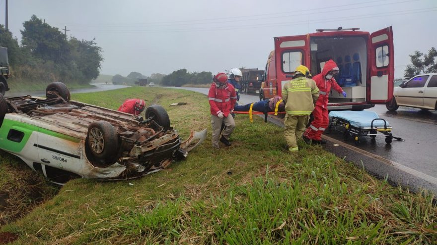 Capotamento é registrado na rodovia BR-467, em Cascavel