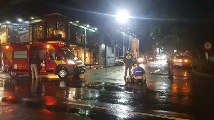 Mulher fica ferida em acidente de trânsito na Rua Erechim