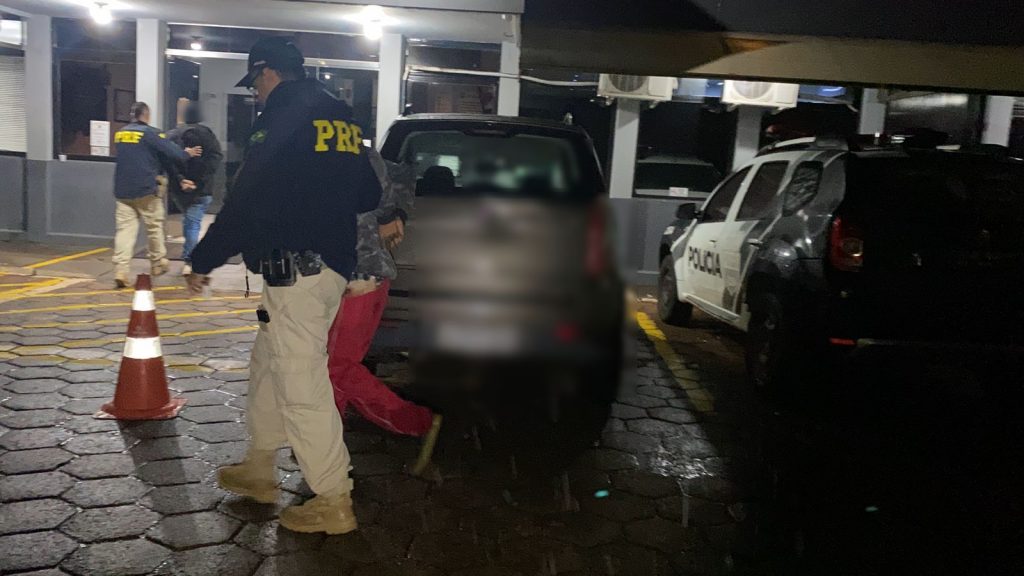 Sobrinho é suspeito de furtar o carro da tia após visita em Corbélia; PRF recuperou o veículo na BR-369 Sobrinho é suspeito de furtar o carro da tia após visita em Corbélia; PRF recuperou o veículo na BR-369