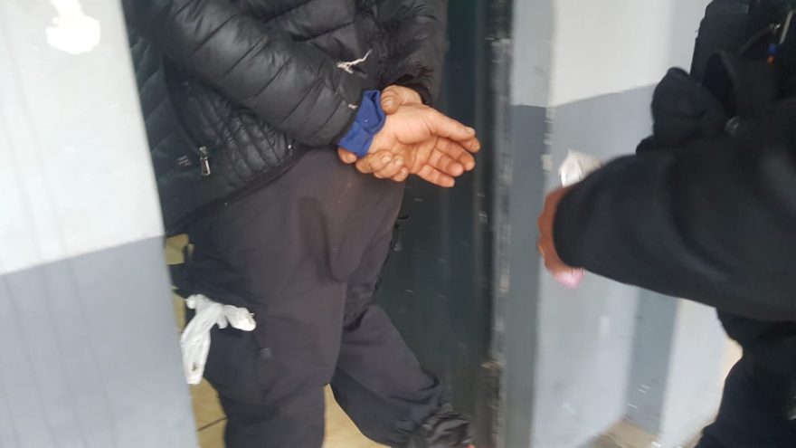 Homem é detido após furtar 39 barras de chocolate