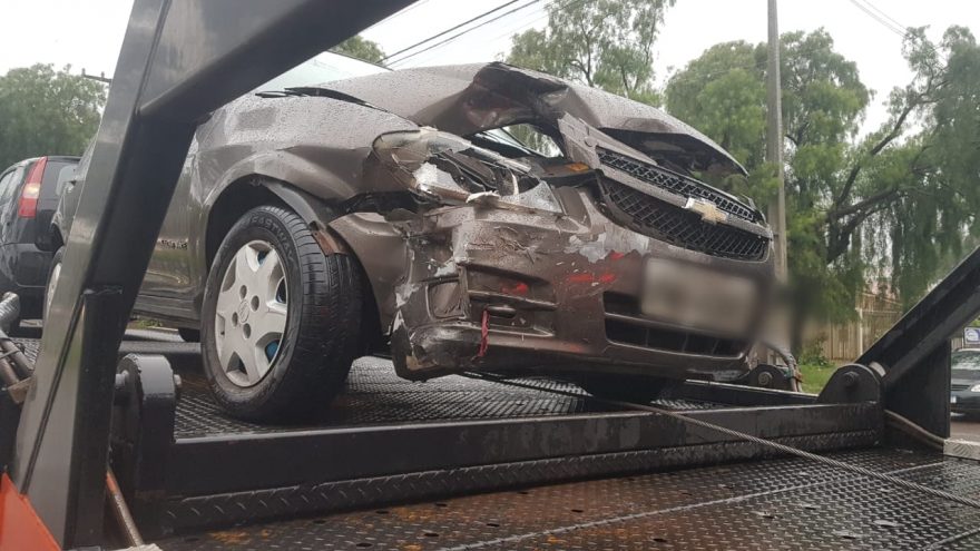 Acidente deixa veículos danificados no bairro Pacaembu