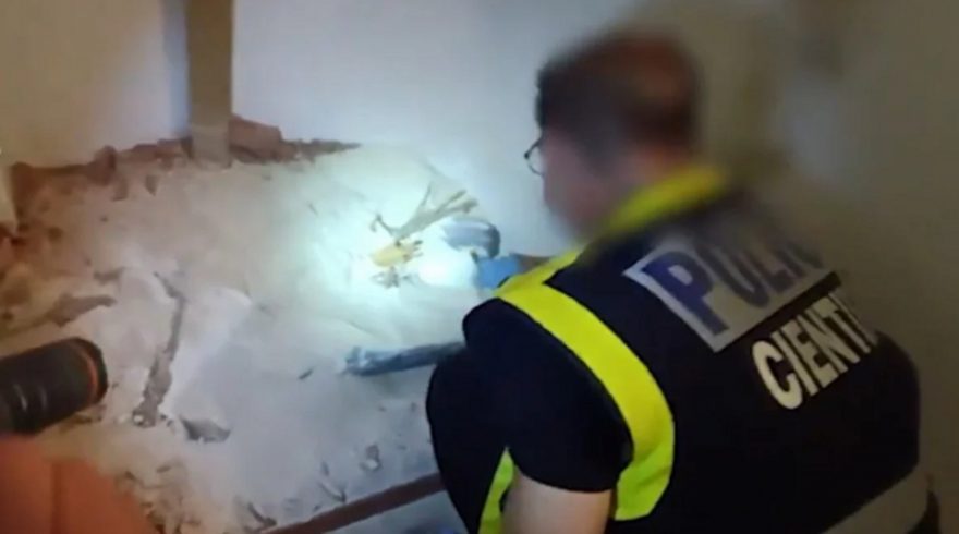 Corpo de jovem desaparecida em 2014 é encontrado dentro de parede de apartamento; veja vídeo