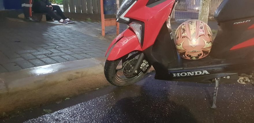 Motociclista fica ferida após colisão com carro na Rua Recife, no Centro