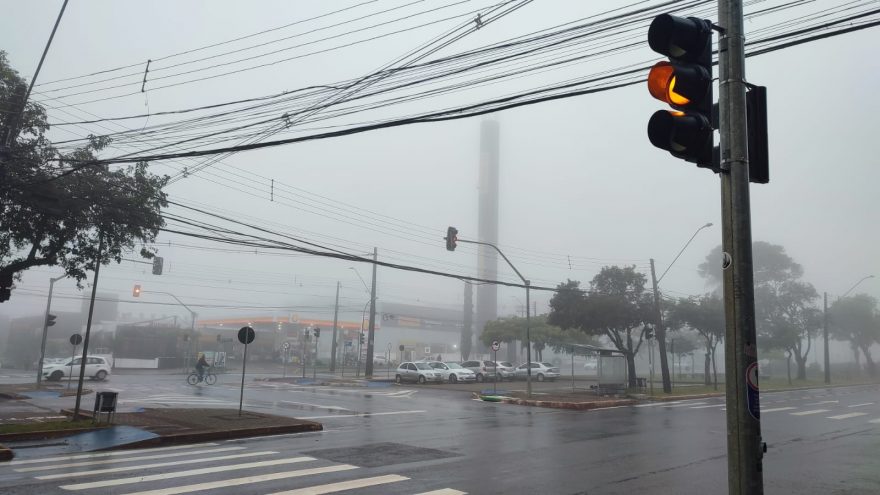 Atenção: cerração e semáforos desregulados deixam cruzamentos no centro mais perigosos