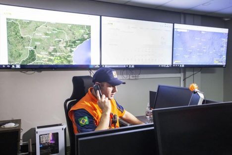 Temporal deixa telefone da Defesa Civil inoperante; Saiba como pedir ajuda em caso de urgência Imagem referente a Temporal deixa telefone da Defesa Civil inoperante; Saiba como pedir ajuda em caso de urgência