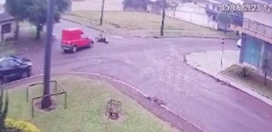 Veja o momento da colisão que deixou jovem ferido no Pacaembu