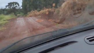 Alunos estão sem aulas há quatro dias em razão de estrada intransitável na Região da Ponte Molhada, afirmam moradores
