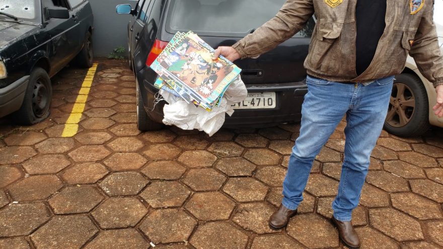 PRF detém homem com milhares de figurinhas piratas do Naruto