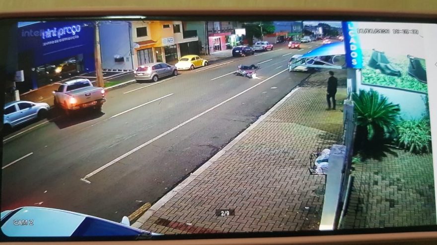 Câmera de segurança registra acidente na Rua Cuiabá
