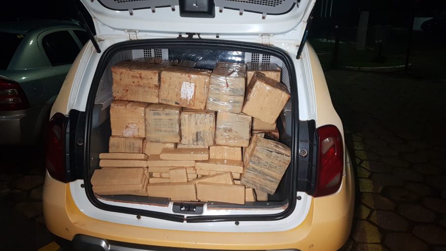 Mais de meia tonelada de maconha é apreendida em veículo Astra após confronto com a PM