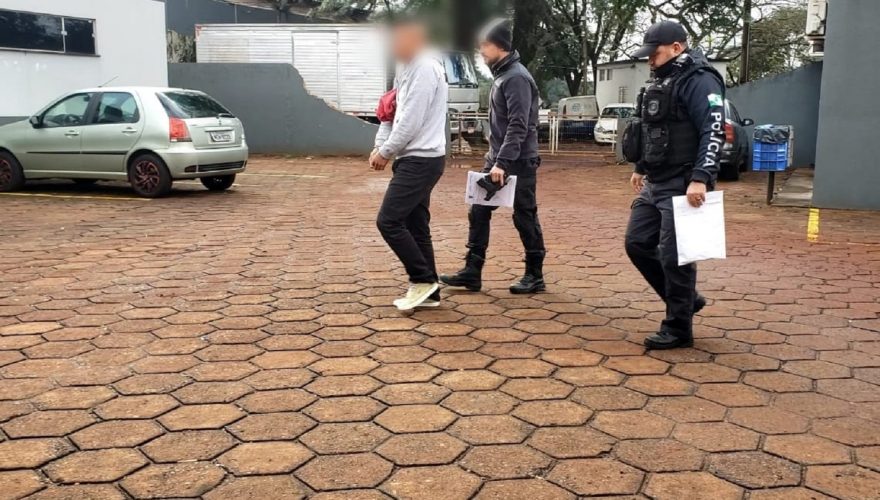 Homem é detido pela DH após cumprimento de mandado; arma de fogo foi apreendida