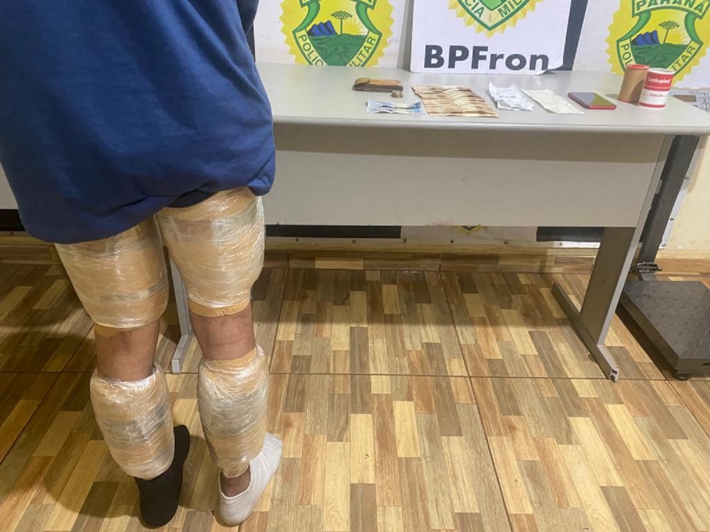 BPFron prende homem com haxixe escondido no corpo na rodoviária de Guaíra