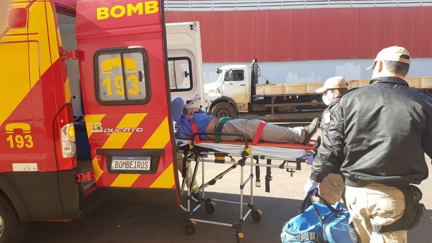 Idoso sofre fratura no tornozelo após acidente de trabalho em empresa no Centro