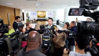 Ataque em Colégio de Cambé: Governador afirma que professor imobilizou atirador; ex-namorada morreu baleada