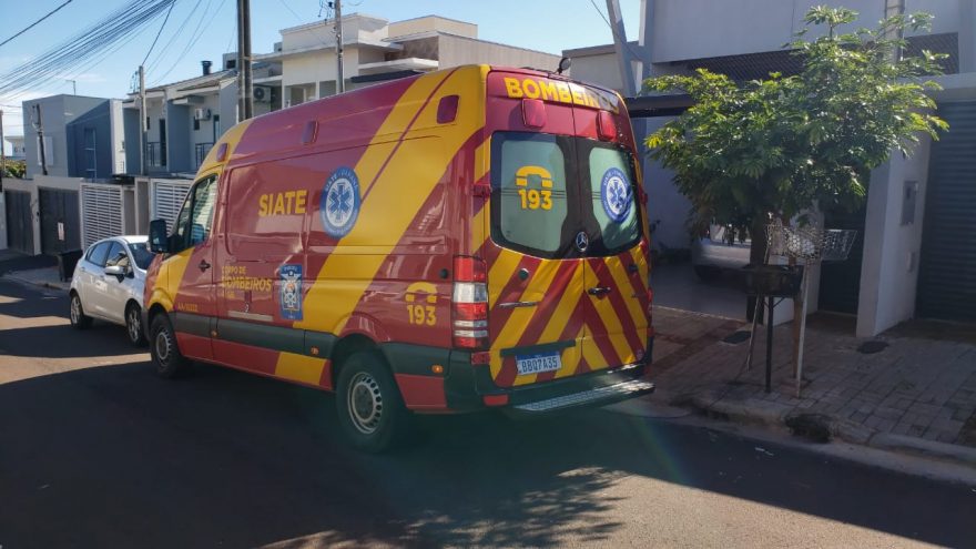 Box do banheiro quebra e idoso fica ferido