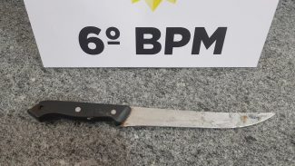 Faca utilizada por homem que foi baleado por PM é encaminhada à Delegacia de Polícia Civil