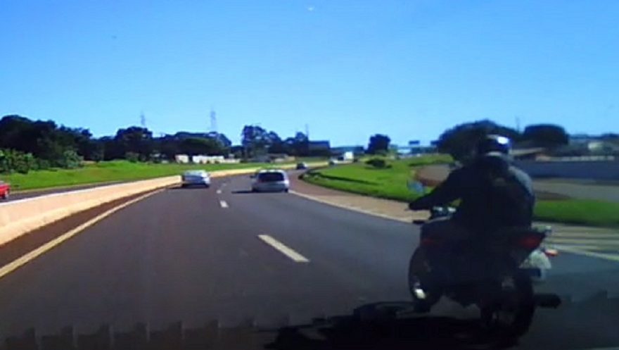 Veja momento em que Fox colide contra mureta na PRc-467