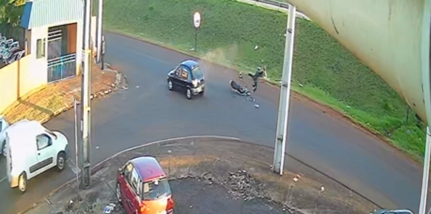 Câmera registra acidente violento no Periolo