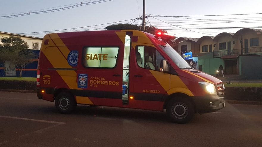 Motociclista sofre contusão na perna em acidente no Universitário