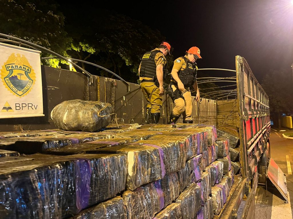 PRE apreende caminhão com 4 toneladas de maconha em São José das Palmeiras