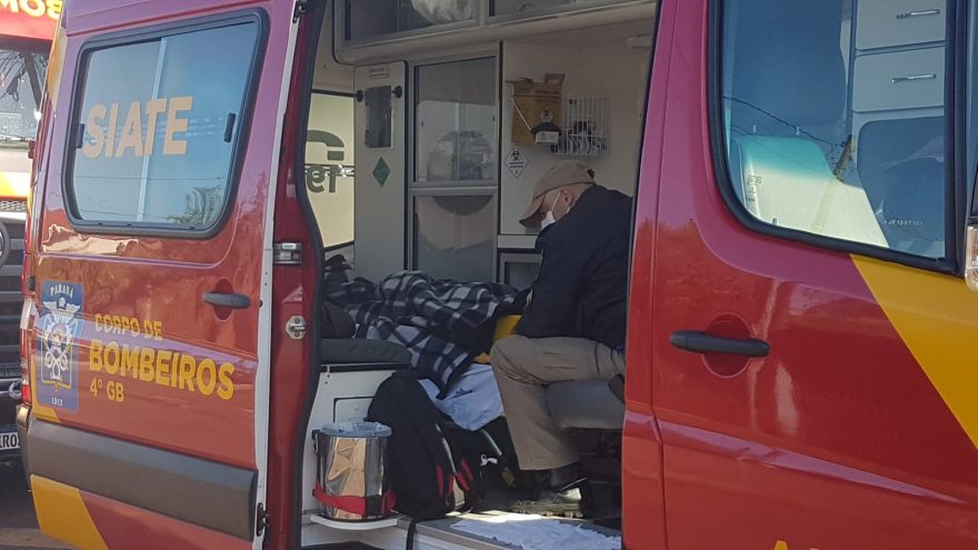 Mulher prende a mão em cilindro elétrico e precisa ser socorrida pelo Corpo de Bombeiros