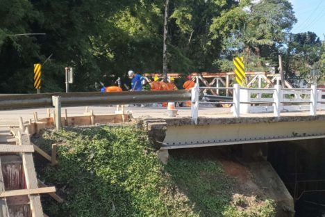 Estado reforma uma ponte e quatro pontilhões em Morretes, no Litoral Imagem referente a Estado reforma uma ponte e quatro pontilhões em Morretes, no Litoral