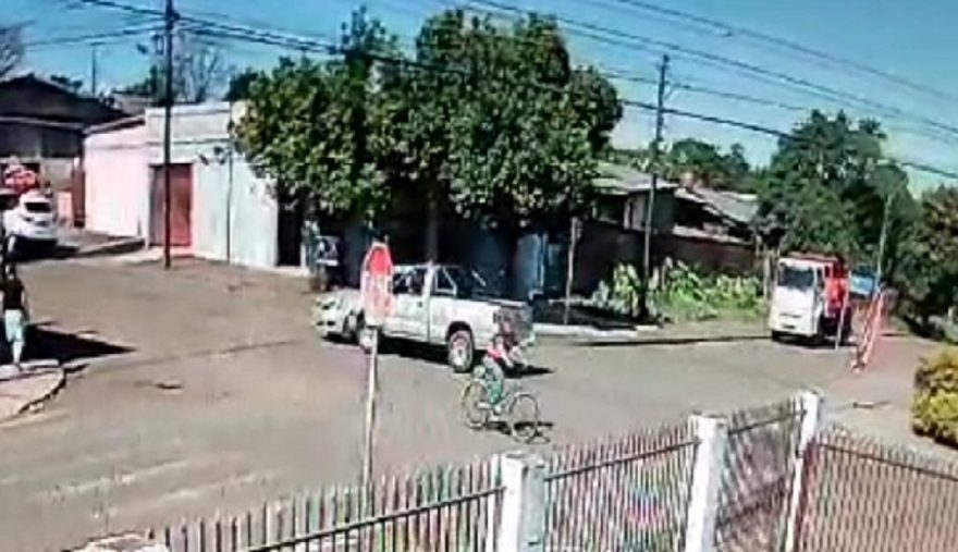 Câmera flagra forte colisão de trânsito no Morumbi