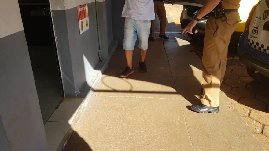 Homem é preso depois de furtar duas barras de chocolate