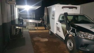 Corpo do pedreiro Vilson Domingos Mateus, morto por vigilante em obra, chega ao IML de Cascavel