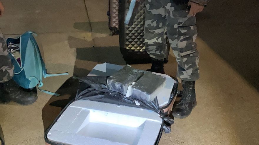 Mulher é presa com 25 quilos de maconha em ônibus na Rodoviária de Cascavel