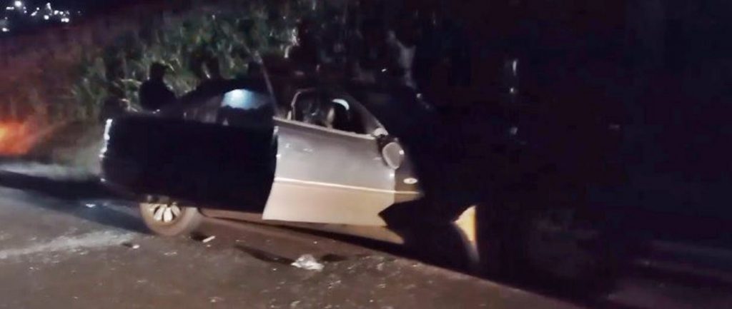 Colisão frontal entre carro e caminhonete deixa três feridos na PR-281