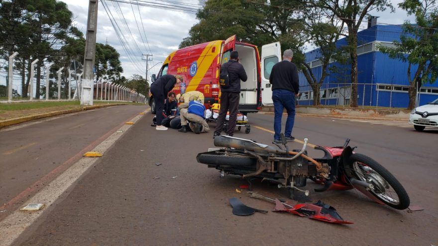 Motociclista fica ferida após colisão frontal com Civic, na Área Militar