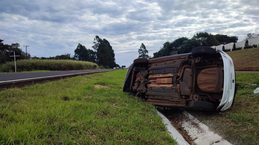 Tombamento é registrado na BR-467 em Cascavel