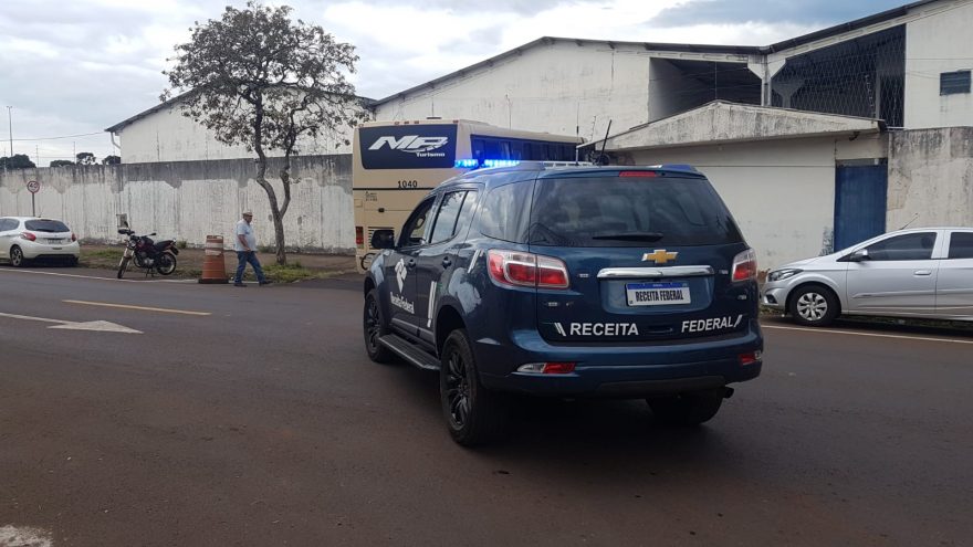 Receita Federal apreende ônibus repleto de mercadorias