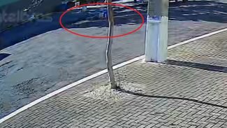 Câmera flagra momento em que Vilson Domingos Mateus é assassinado enquanto trabalhava em obra