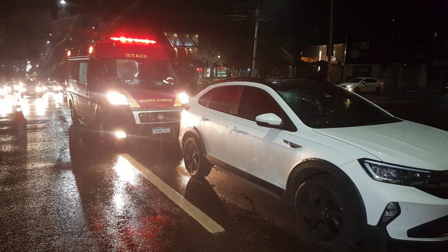 Mãe e filha são atropeladas por carro no Centro