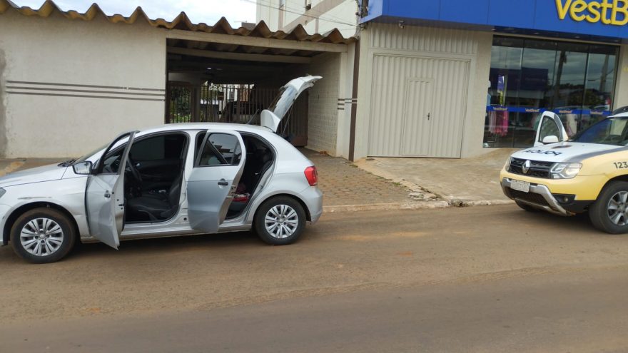 Casal é detido com veículo Gol furtado carregado com 201 quilos de maconha