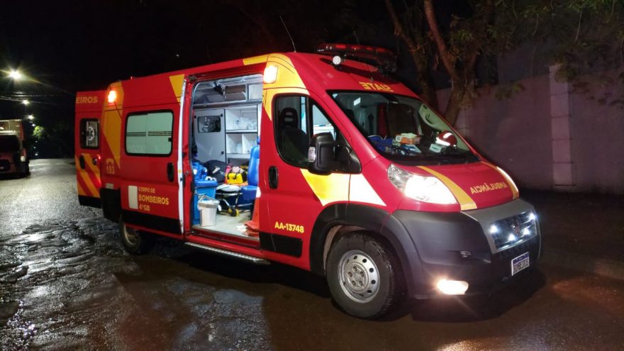 Motociclista fratura tornozelo em acidente no Maria Luiza