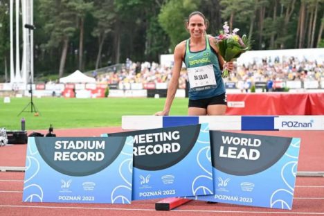 Atleta paranaense que treina na UEL alcança o topo do ranking mundial de atletismo
