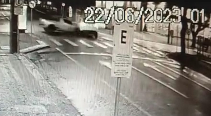 Câmera flagra acidente que deixou 4 pessoas feridas no Centro
