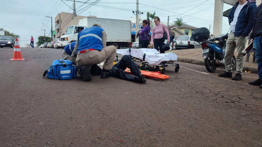 Mulher fica ferida ao cair de motoneta no Bairro São Cristóvão