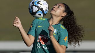 Meia Angelina elogia período de treinos da seleção feminina de futebol