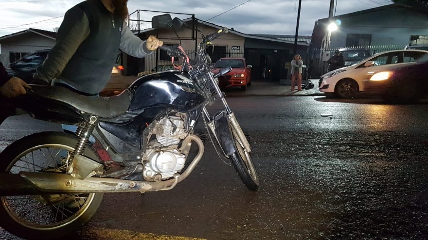 Acidente entre CG e Gol é registrado na Rua Jacarezinho