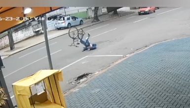 Imagem referente a Vídeo mostra acidente que deixou ciclista gravemente ferido no São Cristóvão