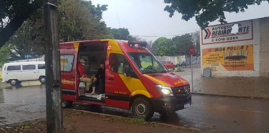 Motociclista é socorrido pelo Siate após acidente no Floresta